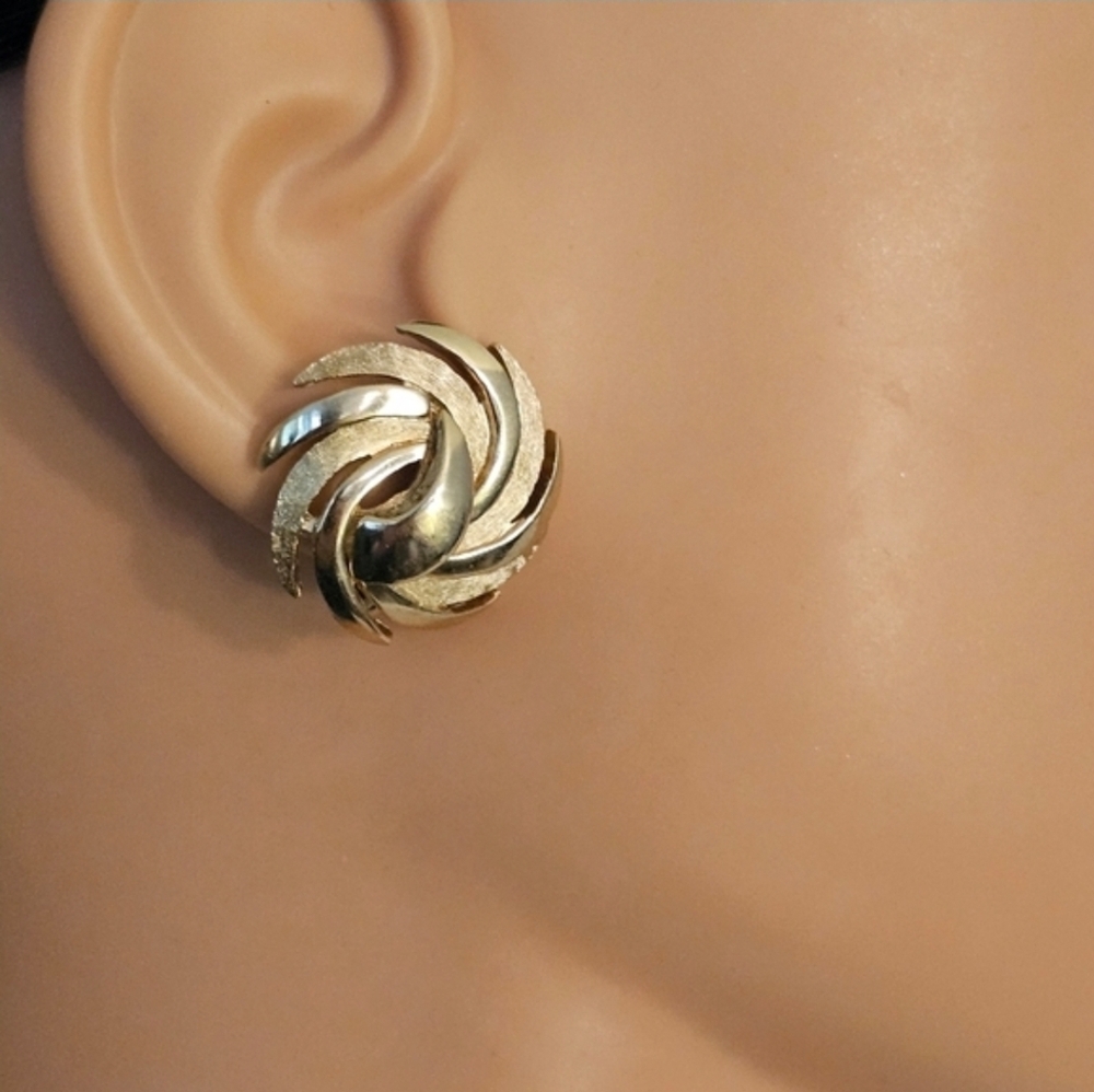 Vintage Crown Trifari Gold Earrings